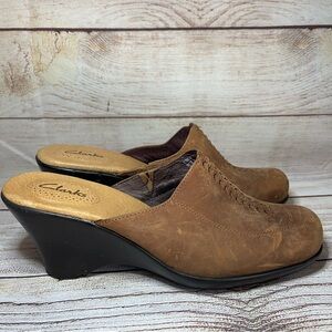 Clarks Womens Brown Leather Wedge Mules Stitching Sz 8.5 77650 Clog Heel